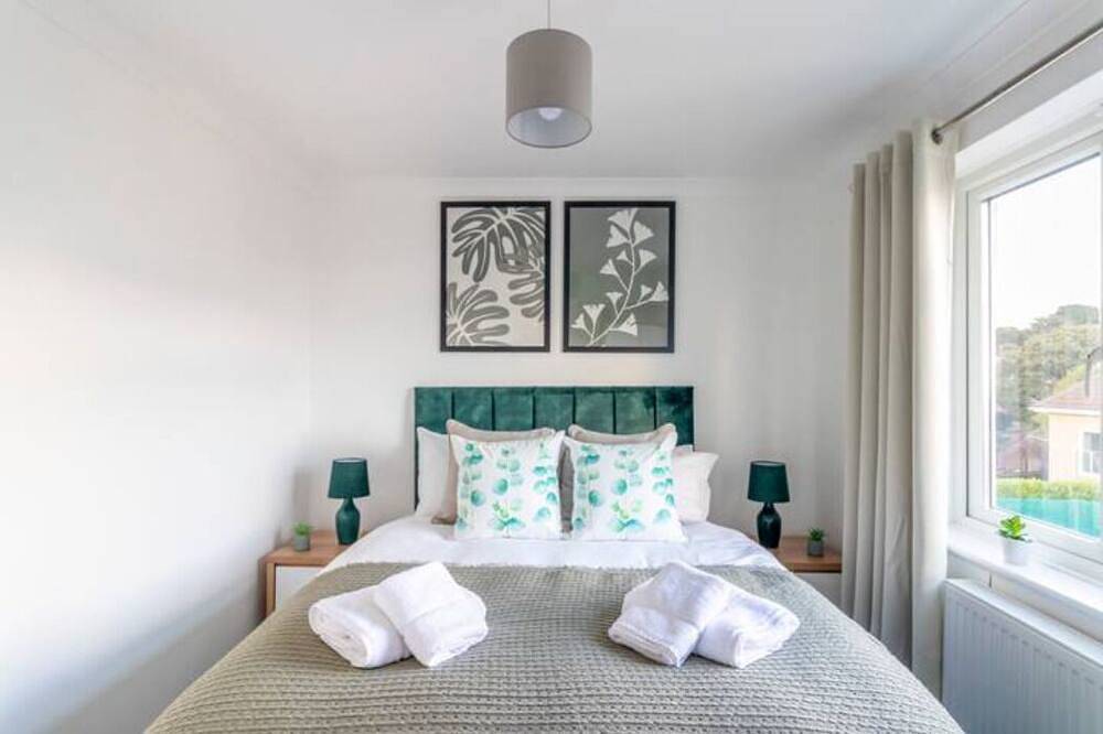 Ganze Wohnung, Large Sea View 2 bedroom Sleeps 6 - Free Parking in Bournemouth, Südwestengland