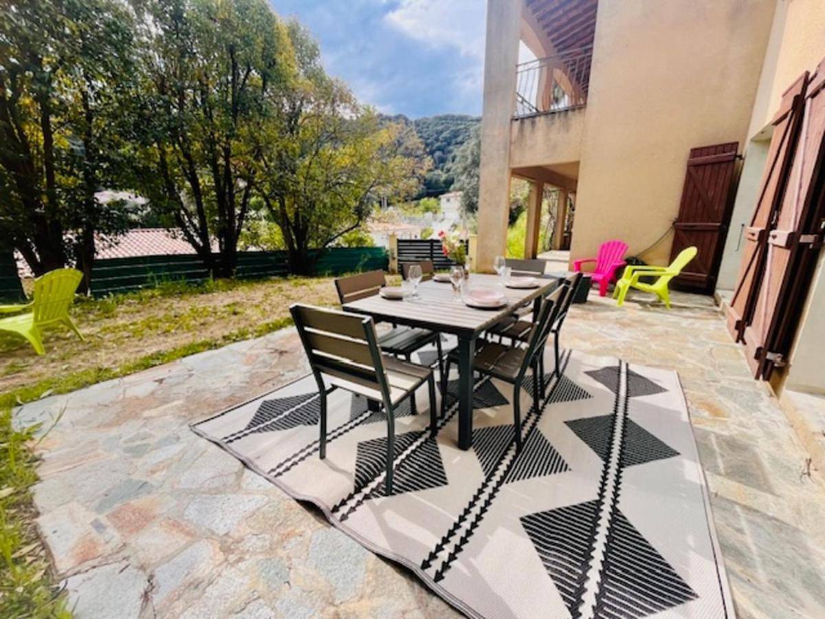 Appartement entier, Eccica - Bottom of villa, quiet garden, and pool in Eccica-Suarella, Région d'Ajaccio
