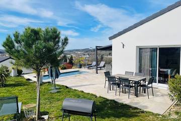 Gîte pour 7 personnes, avec terrasse et jardin dans Boulazac Isle Manoire