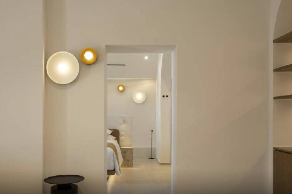 Villa Philomela, Divine Sunset & Sea Views, Private Pool, Furnished Terrace, Oia in Ormos Ammoudiou, Oia