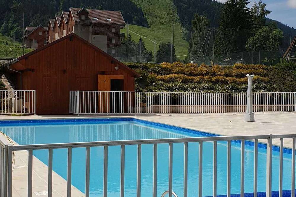 Entire apartment, Metabief - Neighborhood Beausoleil - Front des Pistes building 4-person apartment in Mouthe-Lac et Mont d’Or, Doubs