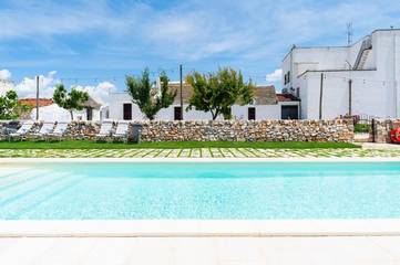 Maison de campagne pour 2 personnes, avec piscine et terrasse ainsi que vue et jardin à Noci