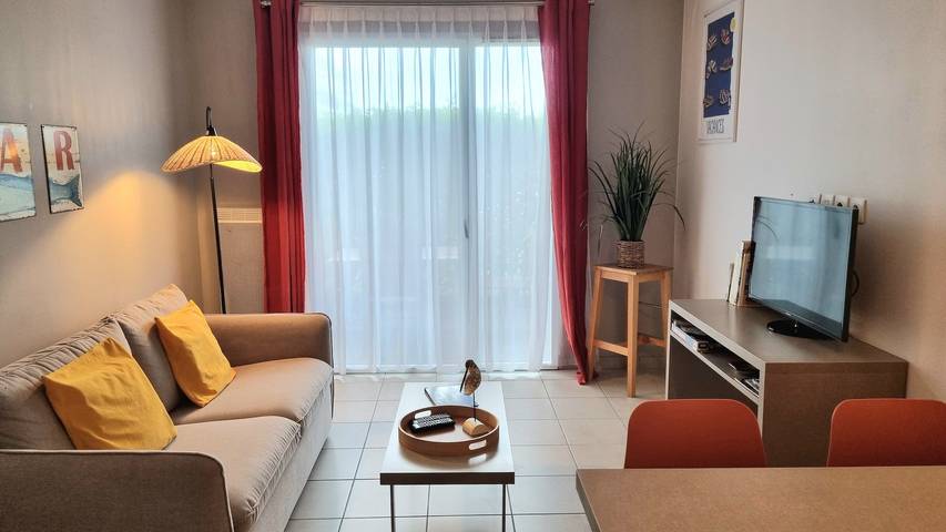 Location de vacances pour 4 personnes, avec piscine ainsi que jardin et terrasse à Concarneau