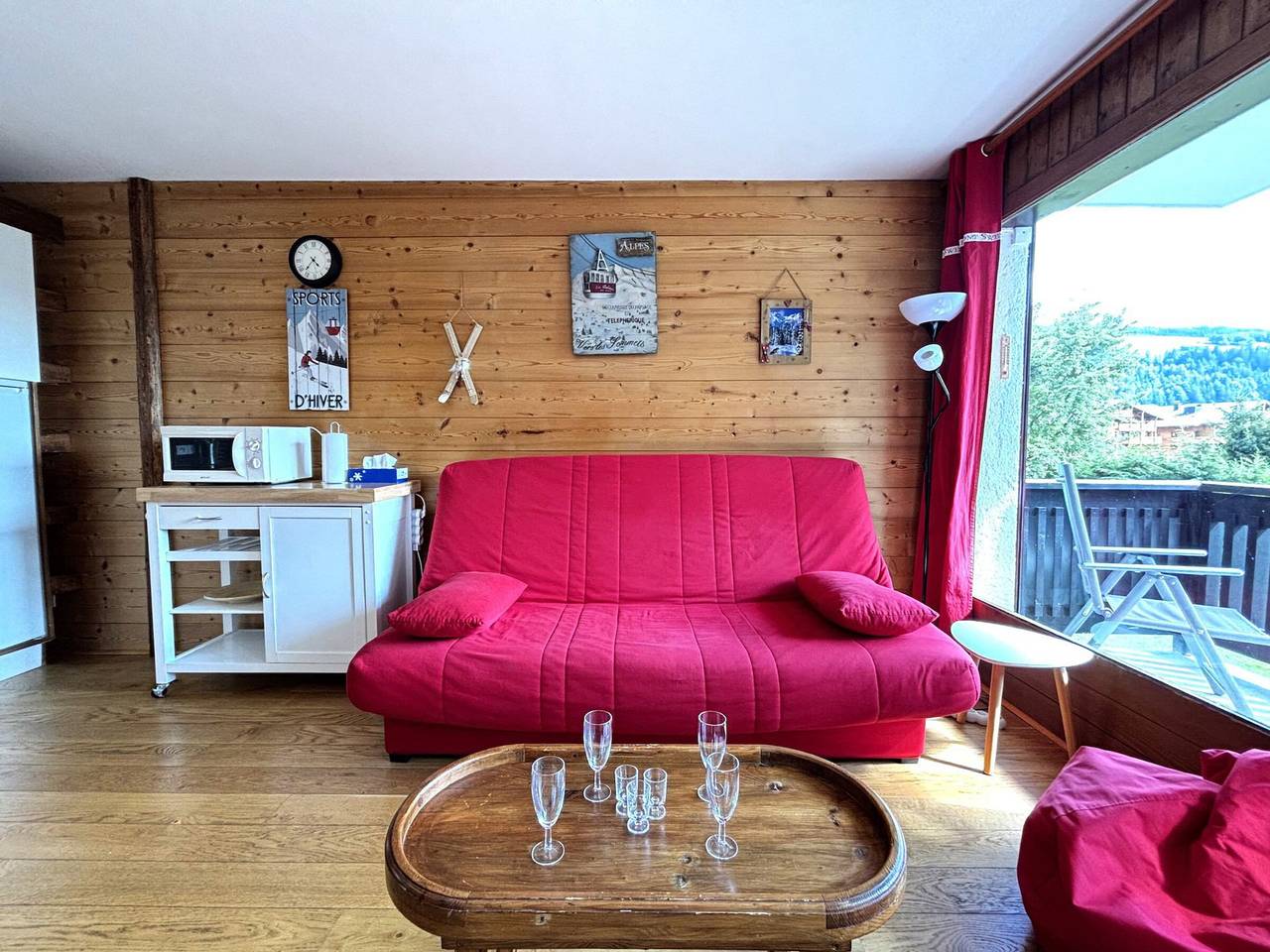 Appartement entier, Appartement 6 pers. aux pistes, balcon vue montagne in Notre-Dame-de-Bellecombe, Région d'Albertville