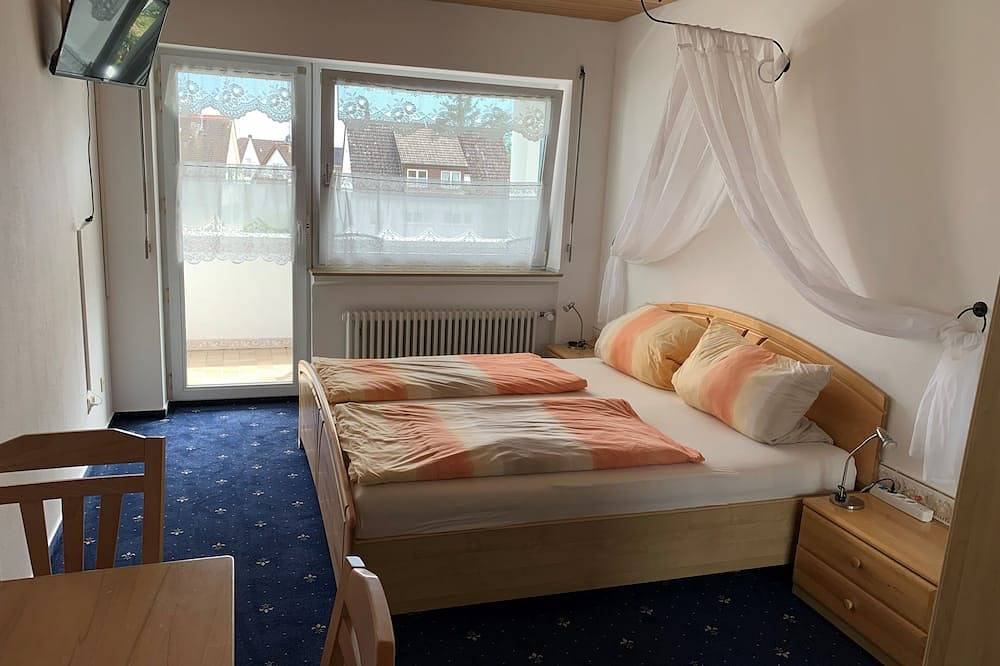 Doppelzimmer 8, mit Balkon - Gästehaus am Lindenweg in Meersburg, Region Bodensee-Oberschwaben