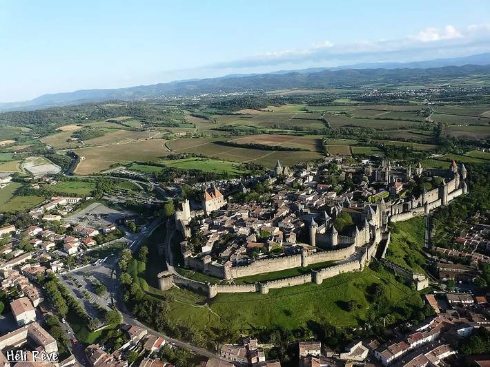 Camping pour 6 personnes, avec piscine ainsi que terrasse et vue, animaux acceptés dans l' Aude - 2