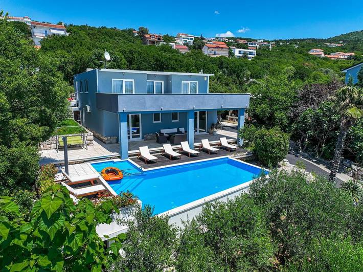 Villa für 10 Personen, mit Balkon/Terrasse und Balkon sowie Pool, mit Haustier in Crikvenica