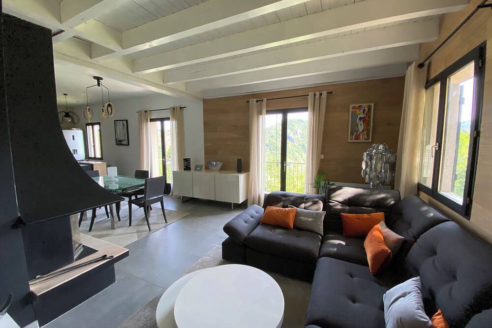 Contemporary home with a view of the mountains in Pont-de-Montvert-Sud-Mont-Lozère, Cevenas