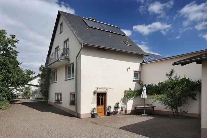 Pension pour 7 personnes, avec Balcon et Terrasse ainsi que Jardin et Sauna à Manderscheid