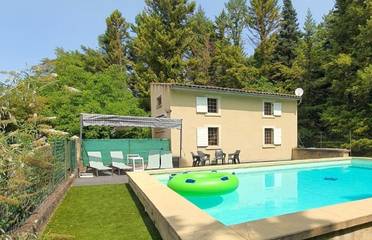 Gîte pour 5 personnes, avec piscine ainsi que jardin et terrasse à Crest