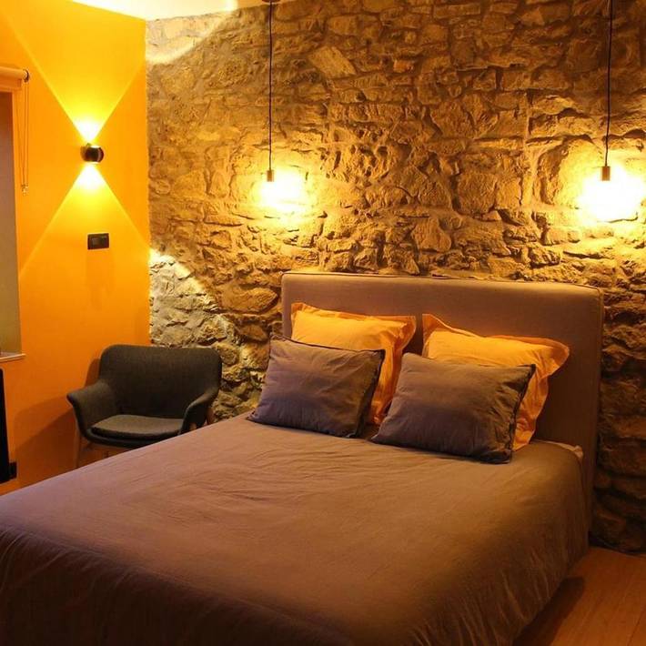 Ferienwohnung für 3 Personen, mit Terrasse und Whirlpool sowie Garten und Pool