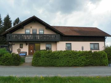 Ferienwohnung für 4 Personen, mit Garten und Balkon in Weißenstadt