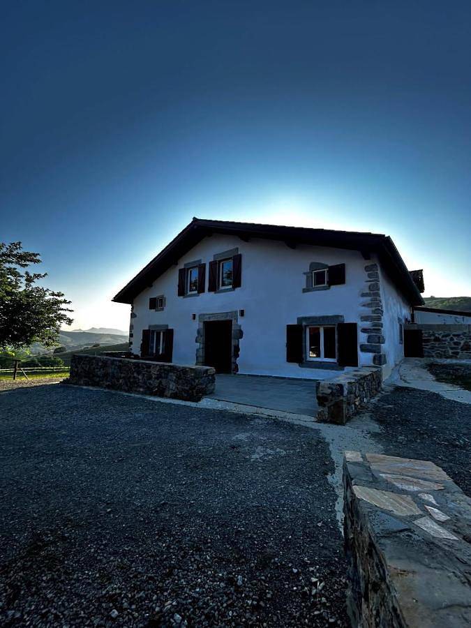 Three-Bedroom Holiday Home in Suhescun, Région de Bayonne