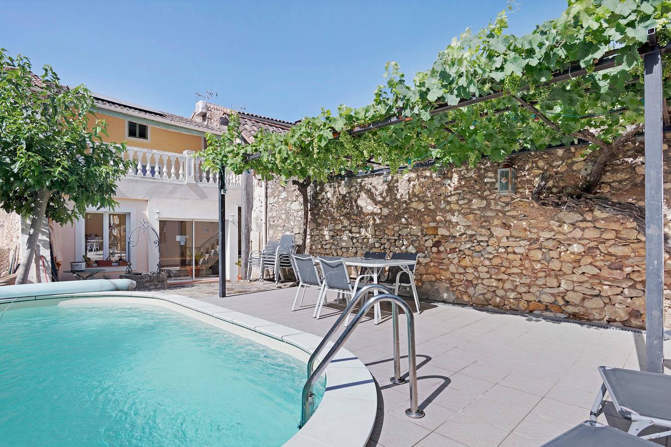 Bed and Breakfast 'Le Clos Mazerolles - Chambre Orange' con piscina, Wi-Fi y aire acondicionado in Cruzy, Costa mediterránea (Francia)