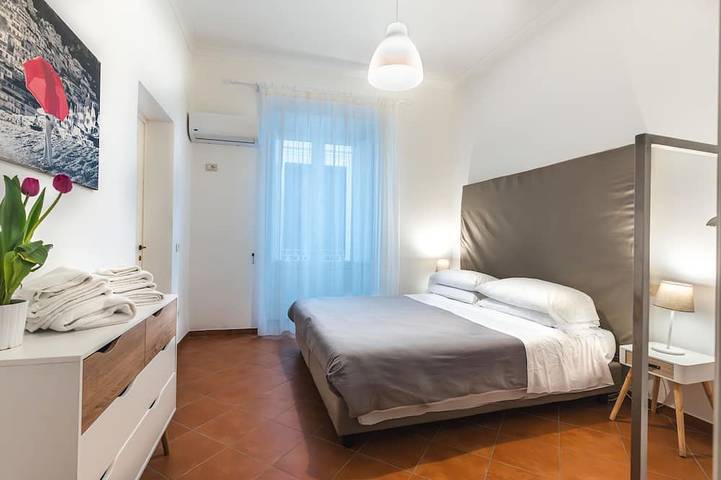 Appartamento intero, Sorrento historic city center 6 guest apartment, AC, Wi-Fi, in Spiaggia pubblica di Sorrento, Sorrento