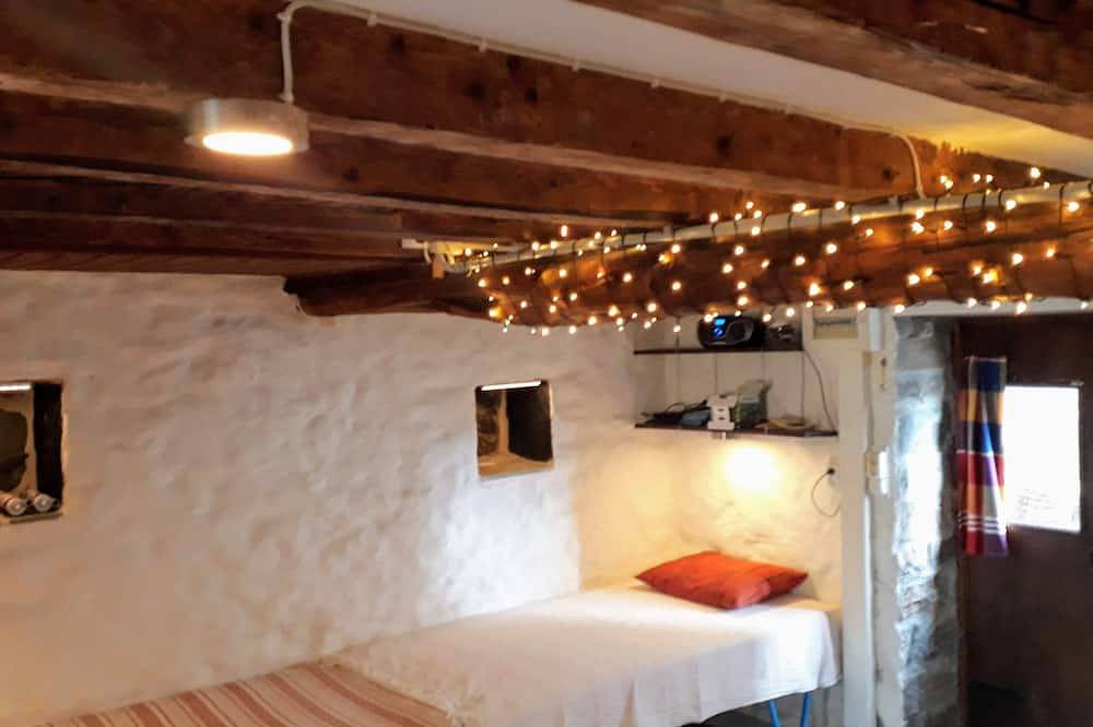 Traditional renovated stone house - 5 min from the beach! in Euböa