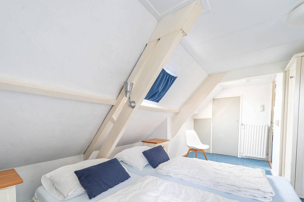 Ontsnapping aan het water met privé-aanlegsteiger in Heeg, IJsselmeer