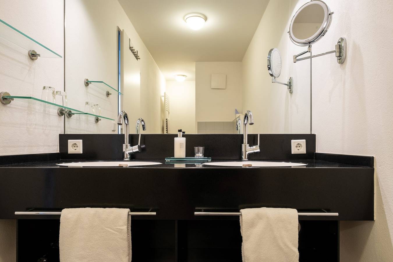 Ganze Wohnung, 5-Sterne Komfort-Ferienhaus Jümmers: 'Trientje', in erster Reihe, direkt am Nationalpark Wattenmeer in Horumersiel, Wangerland