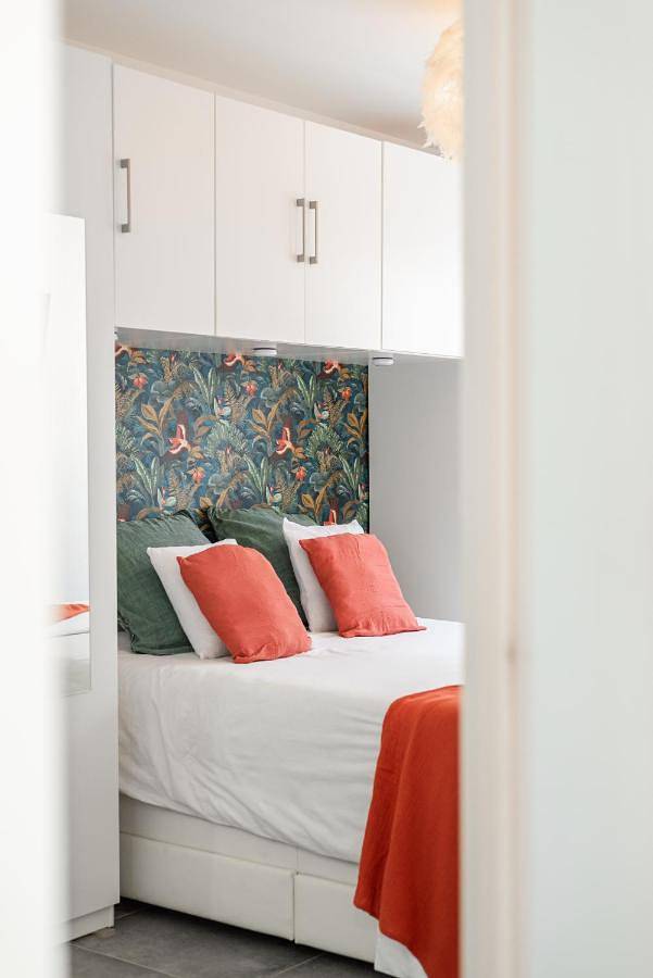 Location de vacances pour 10 personnes, avec terrasse ainsi que piscine et vue à Sainte-Anastasie-sur-Issole - 3