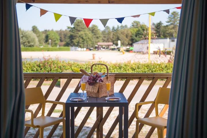 Location de vacances pour 4 personnes, avec piscine ainsi que jardin et bassin pour enfant dans Poppel
