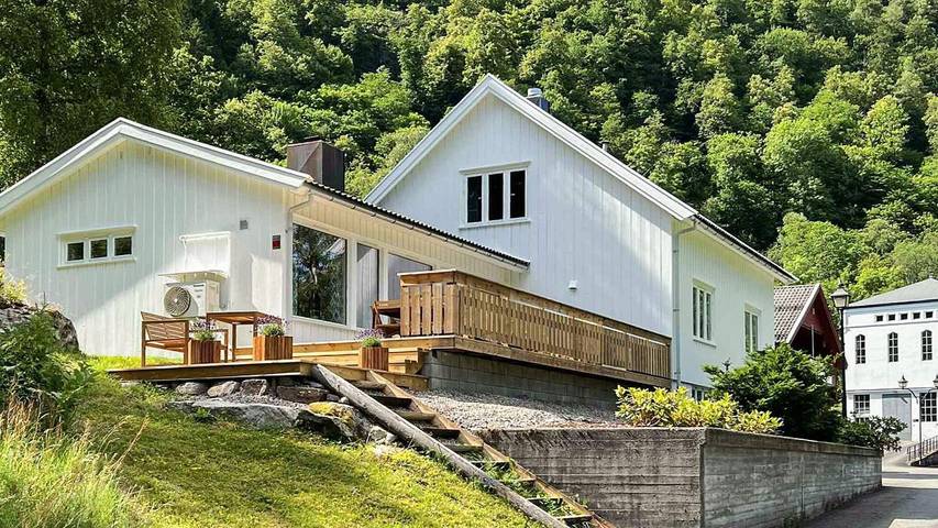 Feriehus for 9 personer, med jacuzzi i Lindesnes 