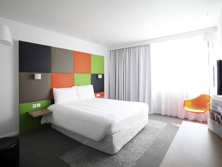 Hôtel pour 2 personnes, avec Terrasse ainsi que Jardin et Piscine à Houdemont