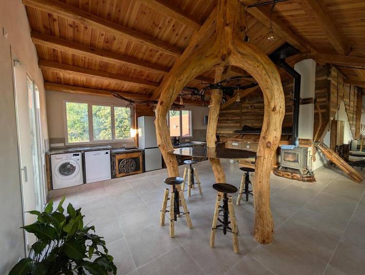 Location de vacances pour 4 personnes, avec Balcon ainsi que Terrasse et Piscine à Ponteils-et-Brésis