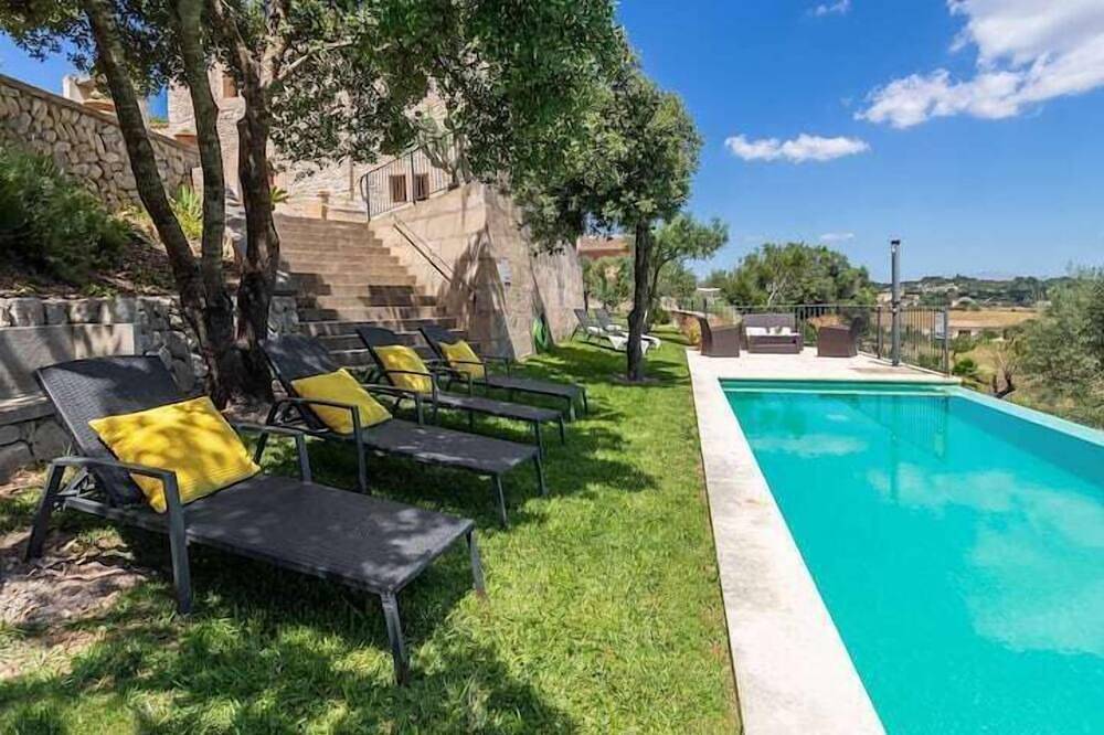 Finca Sa Serra – authentic style and luxury in Lloret de Vistalegre, Majorca Center