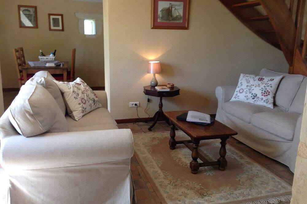 ​Charming 2 bed self-catering cottage with heated pool & panoramic views. in Le Petit-Pressigny, Loches und Umgebung