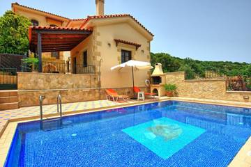 Villa für 4 Personen, mit Terrasse und Pool in Chania und Umgebung