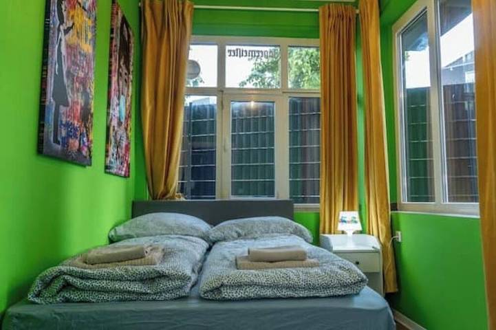 Entire apartment, Stylish apartment with terrace for up to 6 people in Bochum, Ruhr district