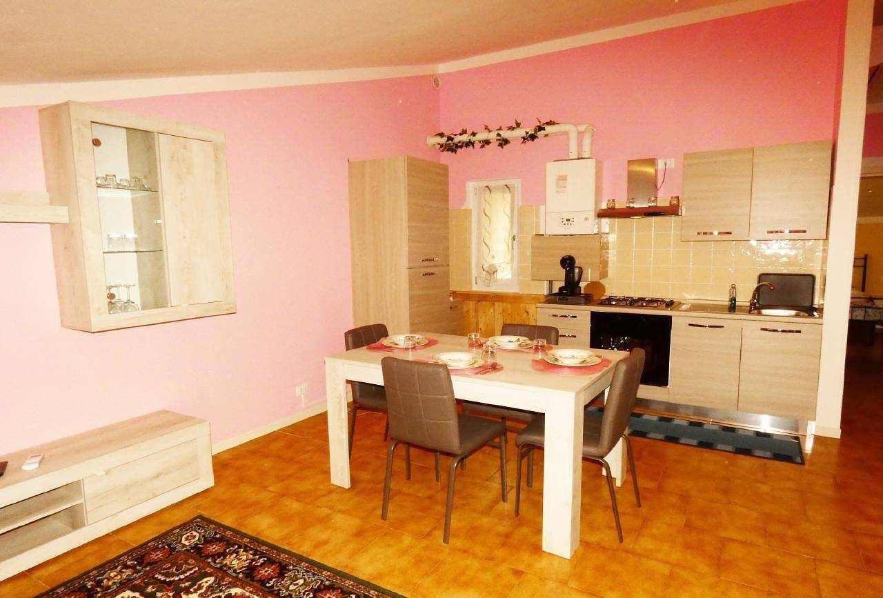 Ganze Ferienwohnung, Appartamento Miralago in Polpenazze del Garda, Gardasee-Berge
