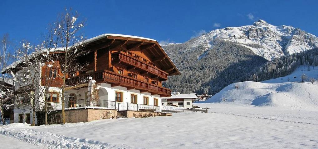 Homestay voor 2 personen, with Balkon and Terras as well as Tuin and Uitzicht in Neder