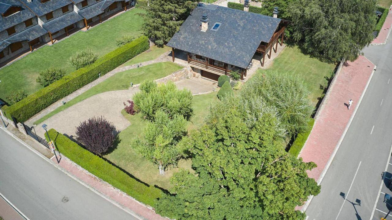 Six-Bedroom House in Bellver de Cerdaña, Pirineo Catalan