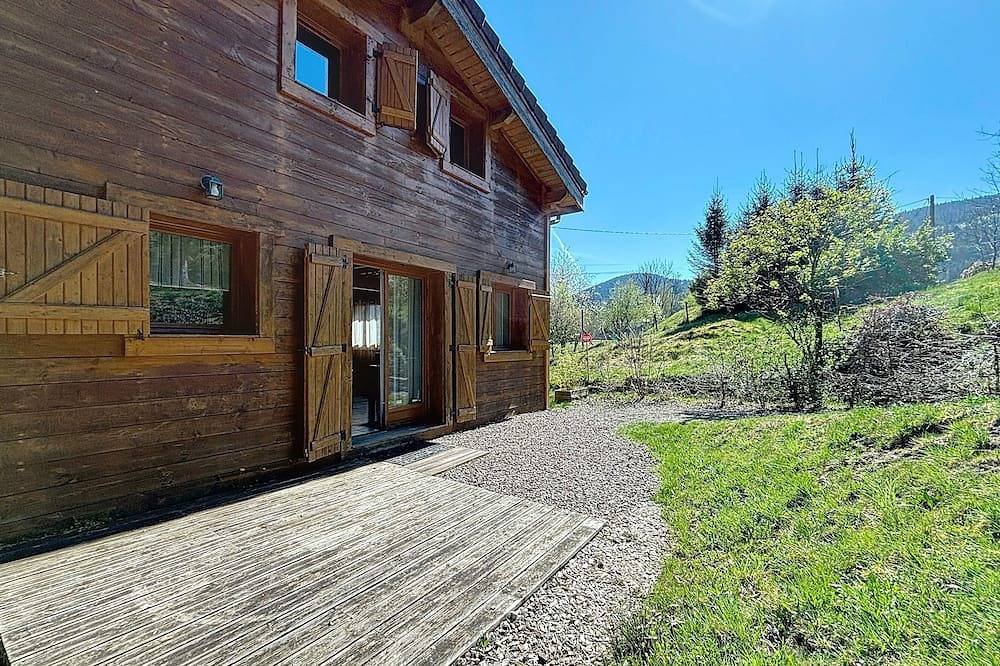 Chalet au calme, lisière de forêt, aux portes des vallées in Cornimont, Parc naturel régional des Ballons des Vosges
