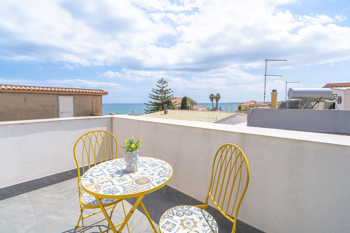 Appartement entier, Appartement 'A Due Passi Dal Mare' avec vue sur la mer, piscine partagée et Wi-Fi in Falaride, Avola