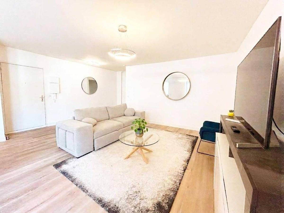 Appartement entier, Cœur Enghien,Gare 3mns,Lac et Casino 5mns,4Pers,Paris 15mns in Enghien-les-Bains, Val-d'Oise