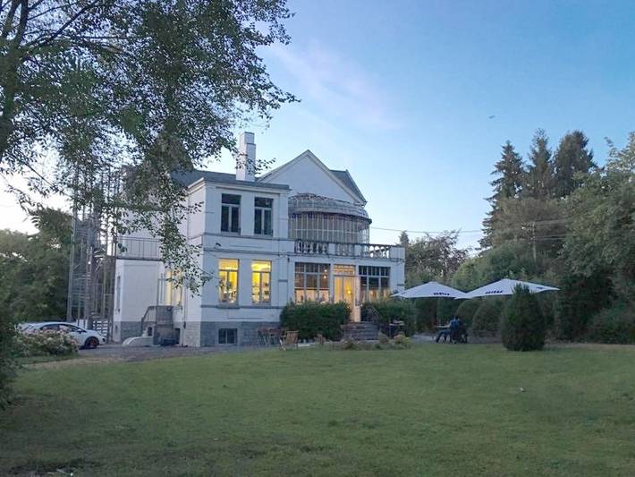 Hôtel pour 4 personnes, avec Terrasse et Jacuzzi ainsi que Jardin et Vue à Chimay