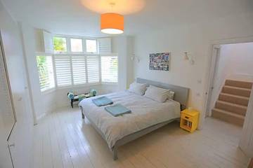 Log Cabin for 8 People in Hove, Brighton, Photo 1