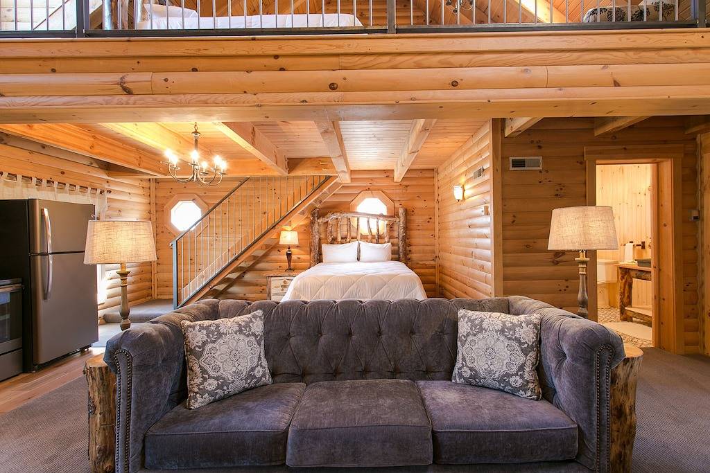 Ganze Wohnung, Luxuskabine mit Kamin, Whirlpool und Wohnzimmer und vieles mehr! in Berlin (OH), Holmes County