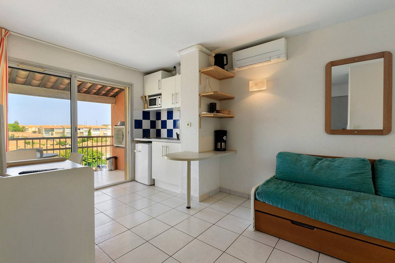 Apartamento entero, Apartamento «Cap d’Agde - Primavera - 1» con piscina compartida, terraza privada y aire acondicionado in Cap d'Agde, Agde