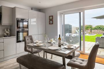 Cottage for 6 People in Benllech, Isle of Anglesey, Photo 1