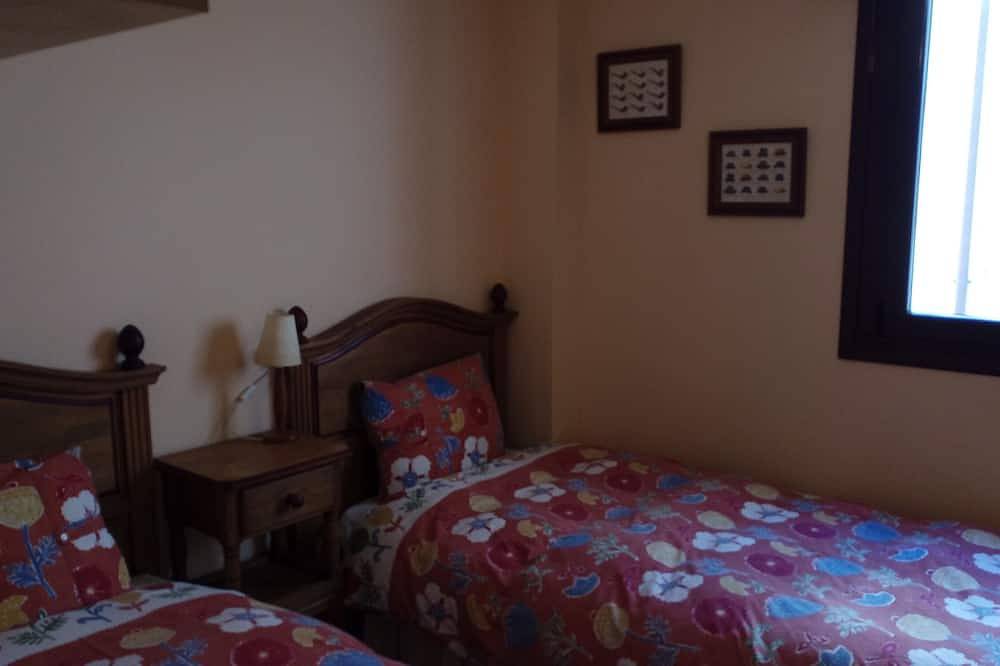 Apartamento entero, En pleno Paseo del Muelle Luarca Reg Vut 706As8 in Luarca, Valdés 