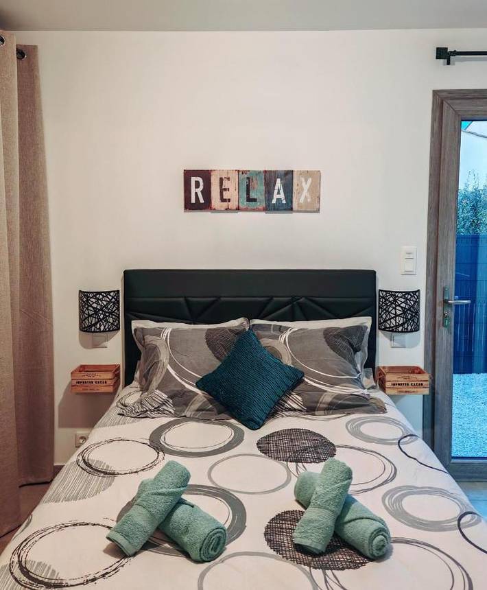 Gîte pour 2 personnes, avec piscine et jardin à Saint-Quentin-la-Poterie - 2