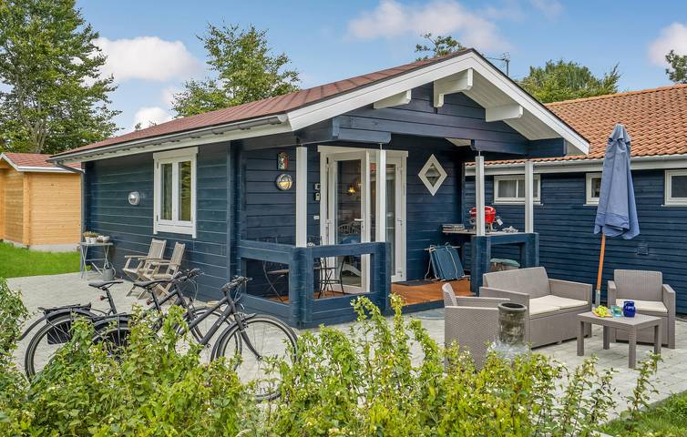 Ferieudlejning for 2 personer, med Terrasse og Jacuzzi samt Have i Kalundborg