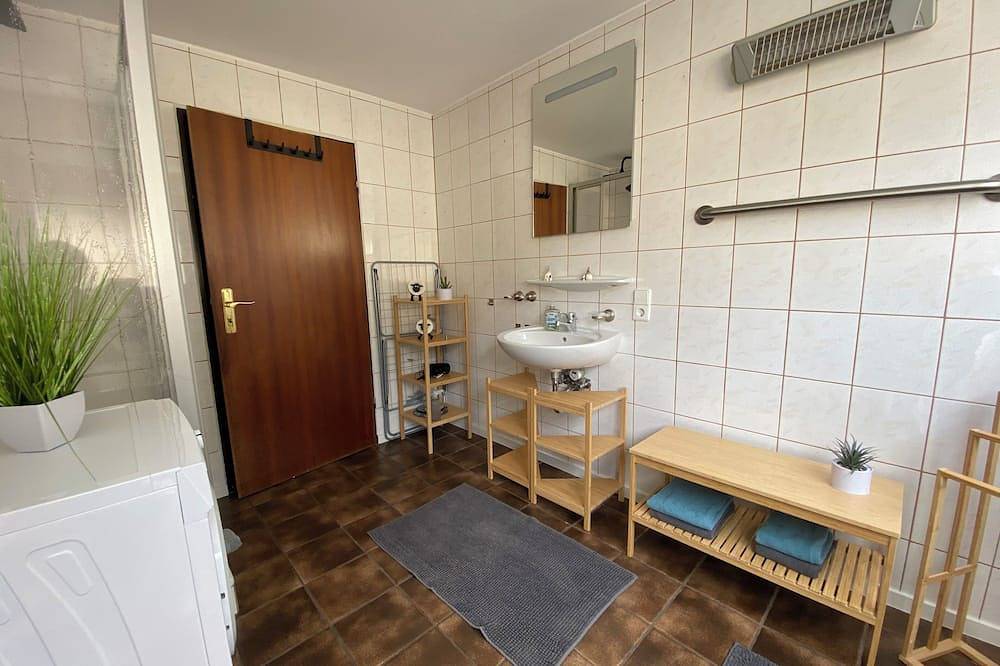 Ganze Wohnung, Bollenhut 1\ngroße, helle Ferienwohnung mit Terrasse in Bad Wildbad, Nordschwarzwald