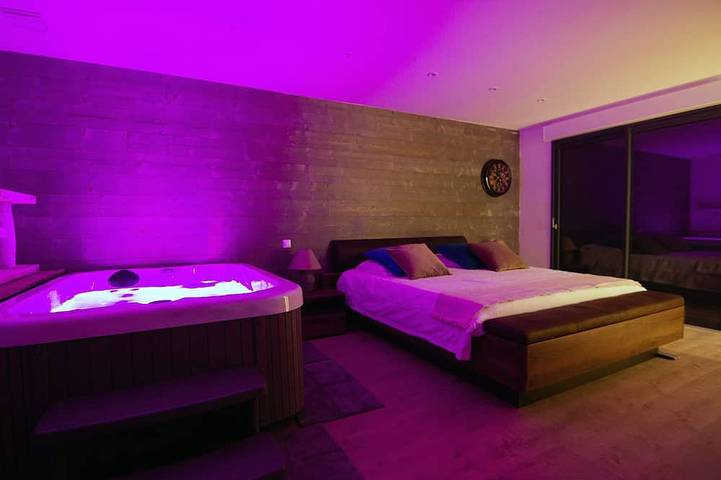 Location de vacances pour 2 personnes, avec jacuzzi à Montreuil (Pas-de-Calais) - 2