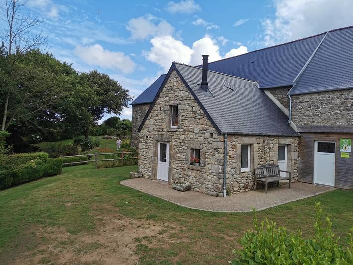Gîte pour 5 personnes, avec jardin dans Sainte-Croix-Hague