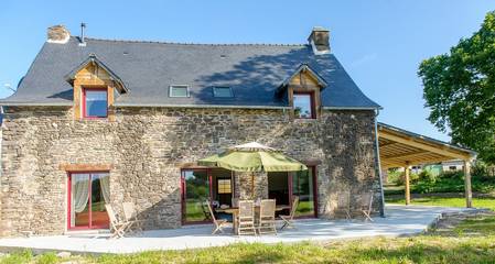 Gîte pour 9 personnes, avec jardin et terrasse à Campénéac