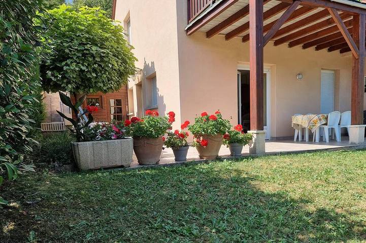 Location de vacances pour 5 personnes, avec Terrasse et Jardin à Marcillac-Vallon